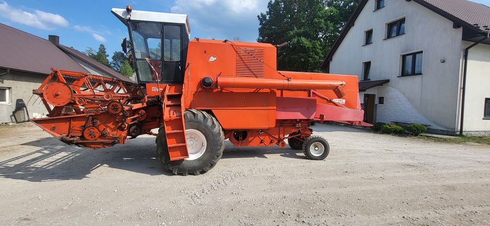 Kombajn Bizon Z-056 z sieczkarnią