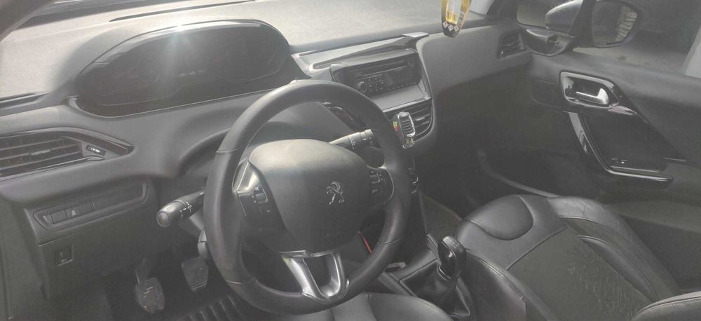 Peugeot 208 1.4hdi 2013