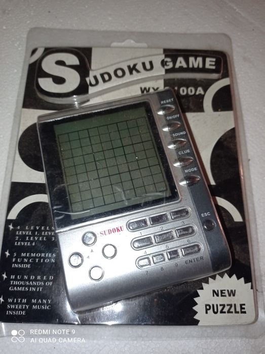 Jogo soduku novo em caixa.