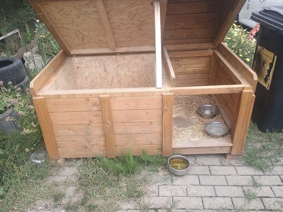 Buda ocieplana dla psów