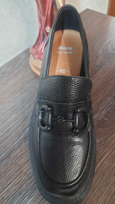 Продам стильні жіночі туфлі-лофери Bata (Real Leather)
