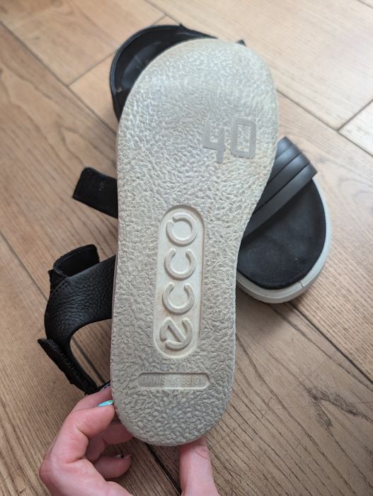 Шкіряні босоніжки фірми ECCO