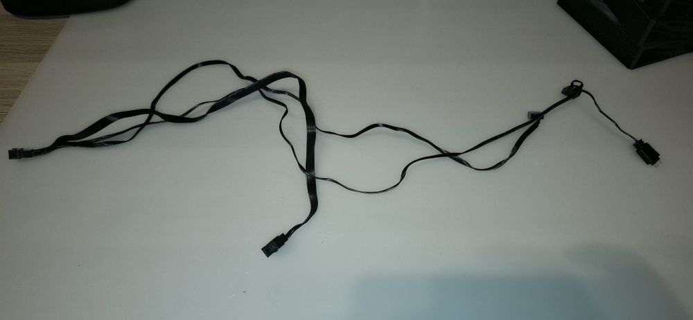 Pack ventoinhas 3 LIAN LI com o cabo de ligação á placa mãe