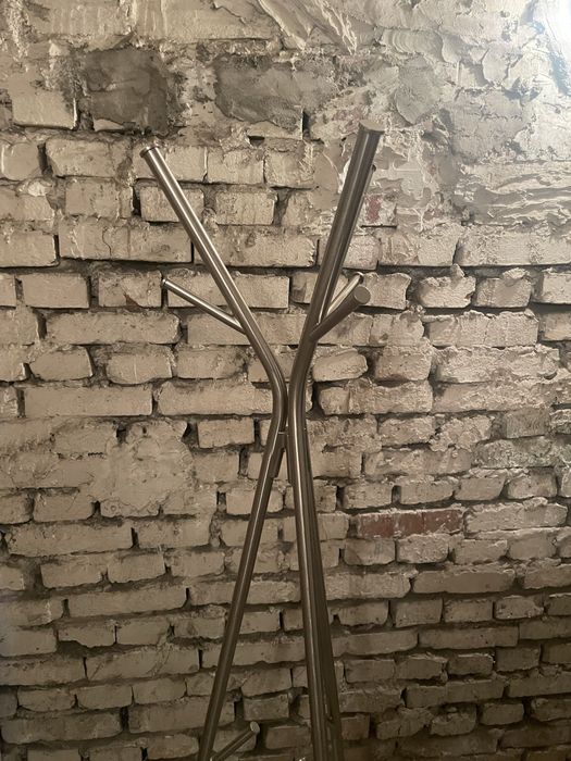 Sprzedamy wieszak stojący do przedpokoju 170 cm metalowy srebrny