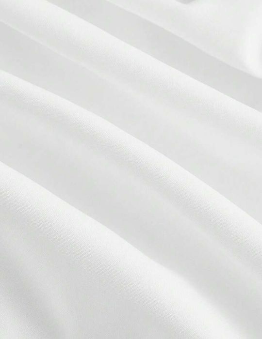 Сукня з відкритими плечима.