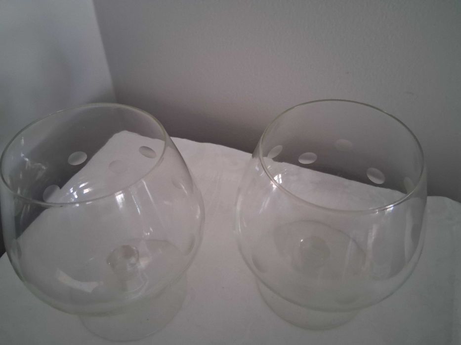 2 copos balão com apontamento decorativo de bolas