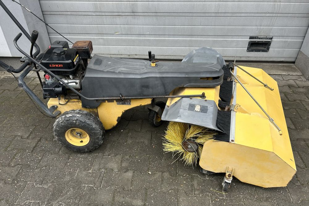 Zamiatarka  spalinowa z koszem Gasoline Sweeper