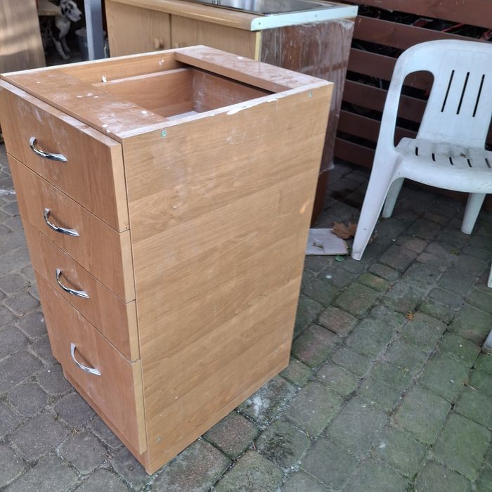 Szafka kucenna stojaca z  szufladami