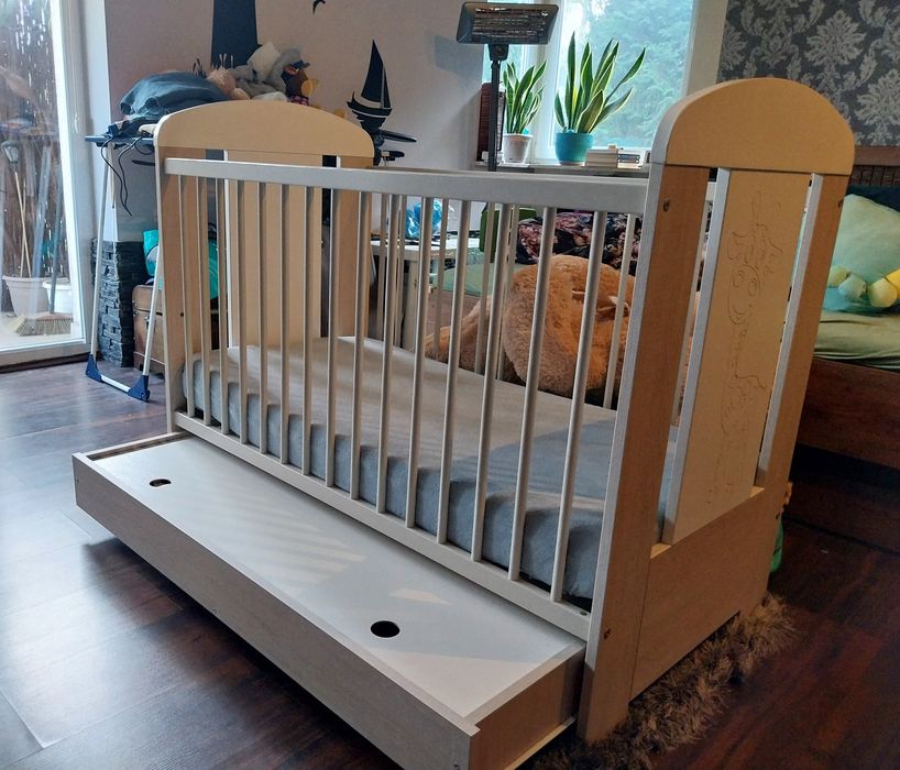 Łóżeczko niemowlęce drewex żyrafka z szufladą