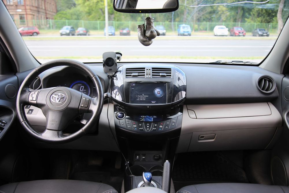 Продам Toyota RAV 4 EV