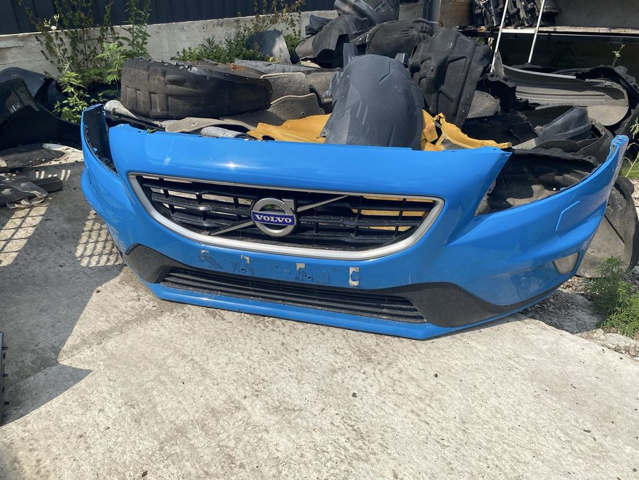 Бампер volvo v40 комплектний