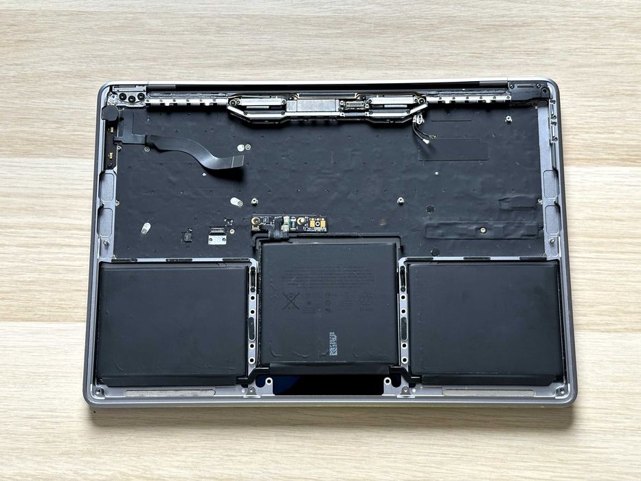 Topcase MacBook Pro 13 2016/2017 A1708 – Używany, Oryginalny, A1713