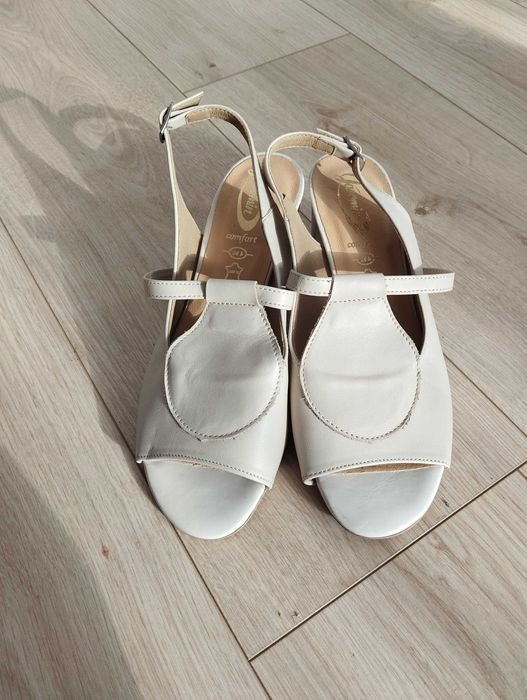 Nowe damskie skórzane sandały R-37