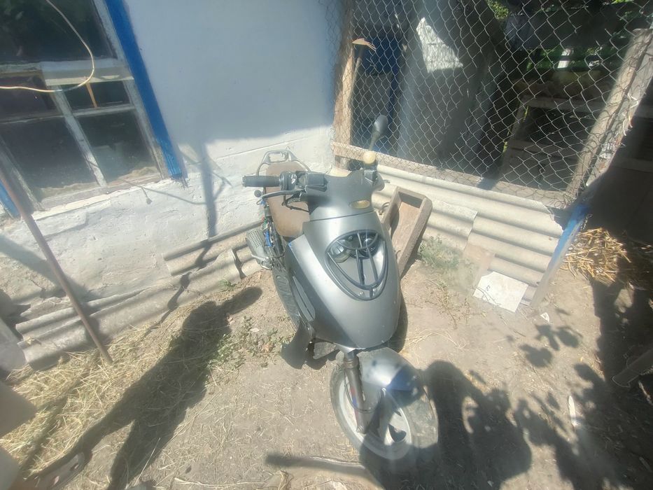 Продам мотоцикл іж планета 5  + китайський  скутер