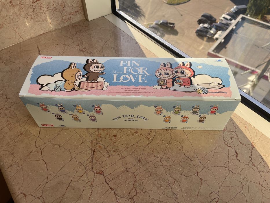 Labubu оригінал Pin for Love брелок з літерою дуже милий: 1