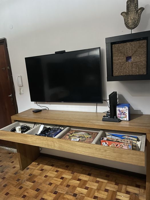 Vende-se aparador Ikea MALM dressing table.