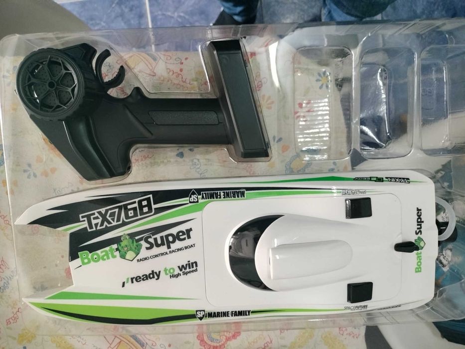 Barco telecomandado SuperDino (novo)