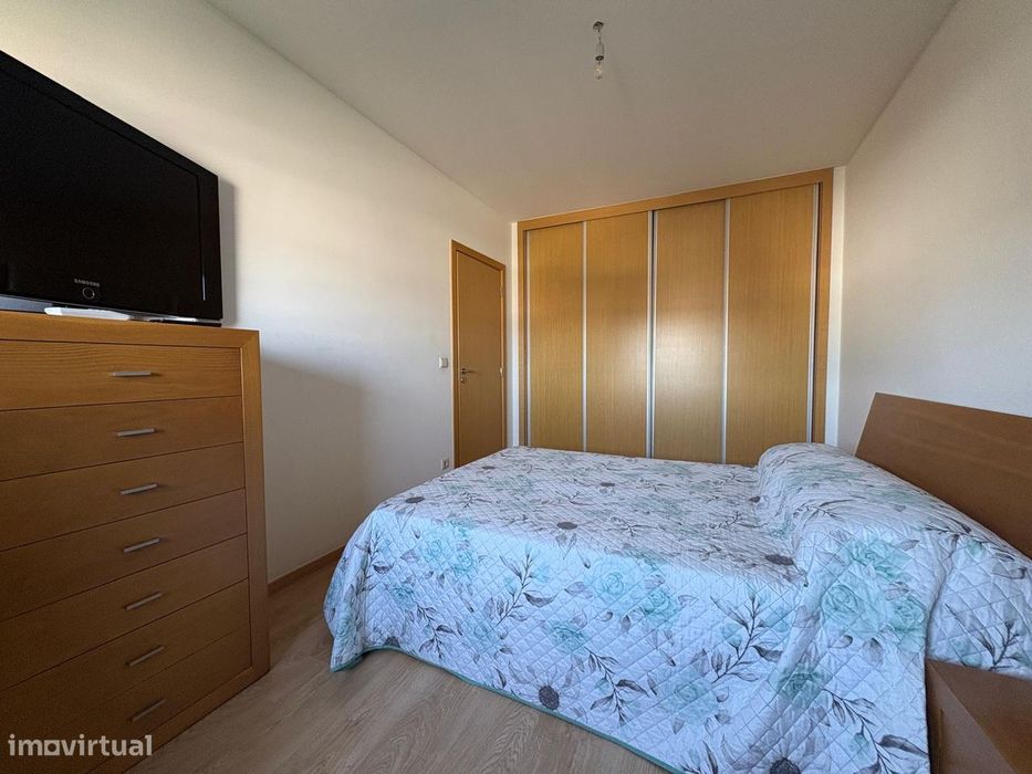 Apartamento T3 (recuado) com 56m2 de terraço, no centro da Trofa