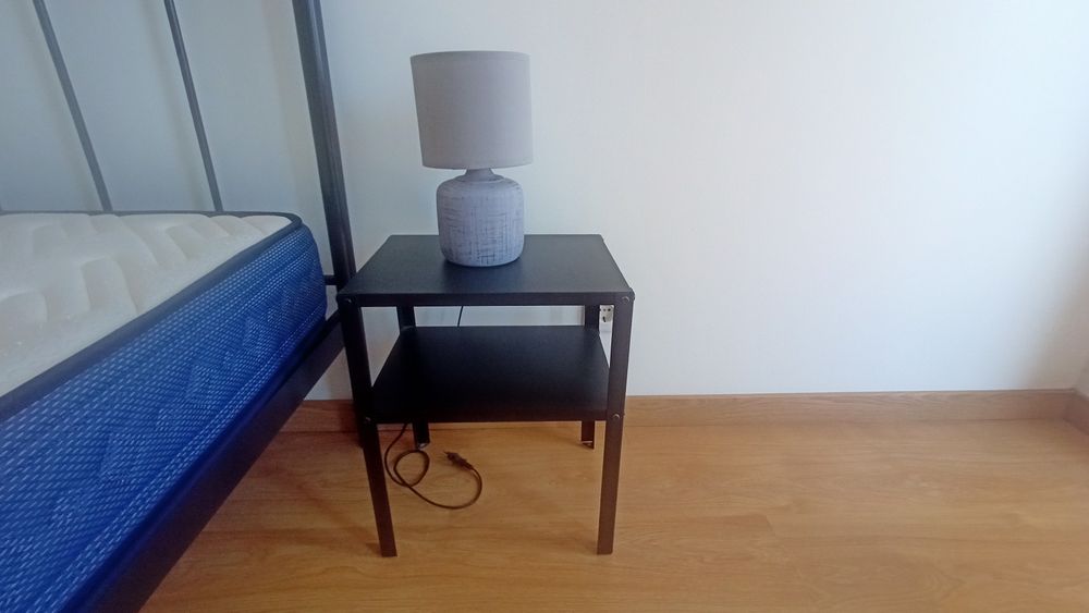 Com estrado e colchão incluído.
Oferta 2 mesas de cabeceira e 2 candeeiros
Com estrado e colchão incluído.
Oferta 2 mesas de cabeceira e 2 candeeiros