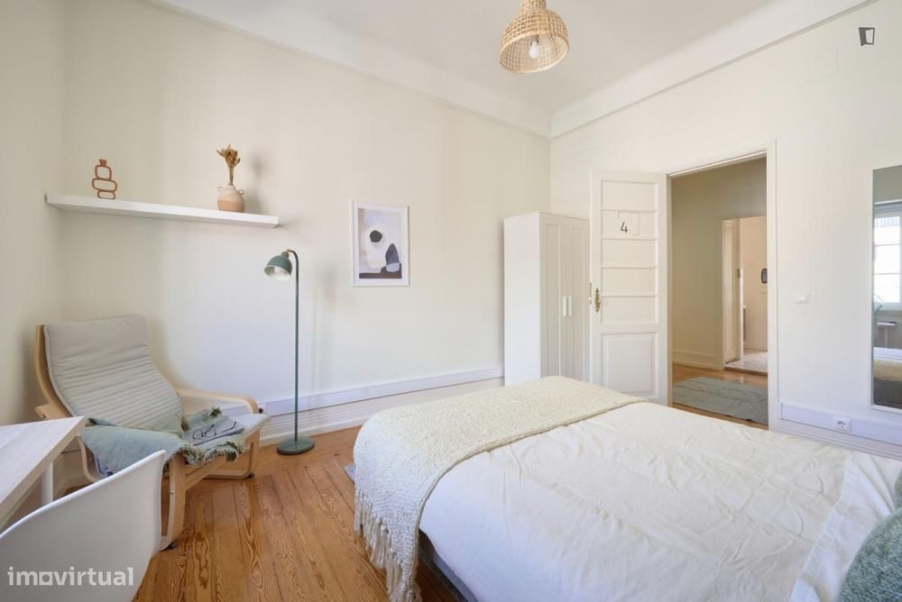 Quarto - localizado em Marquês de Pombal Lisbon