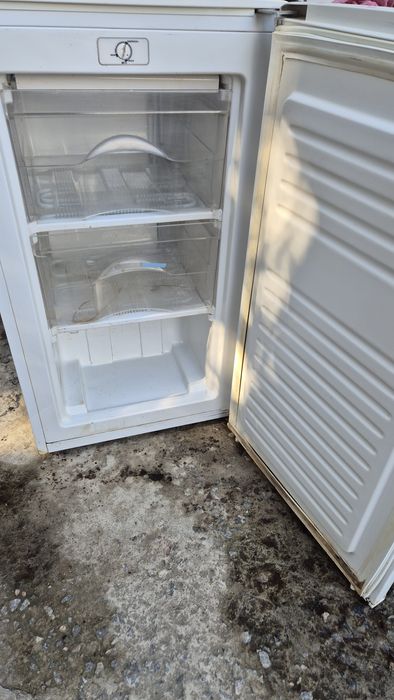 Продам маленькую морозилку Candy б/у.