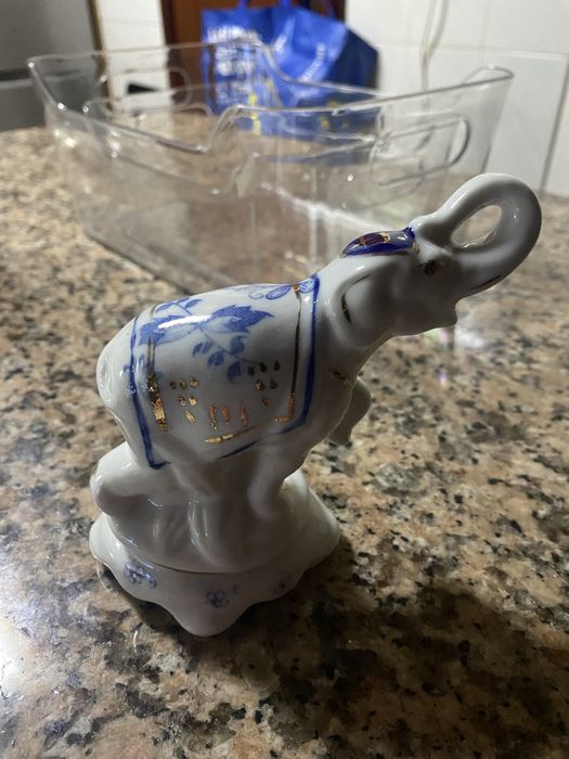 Helefantes de louça