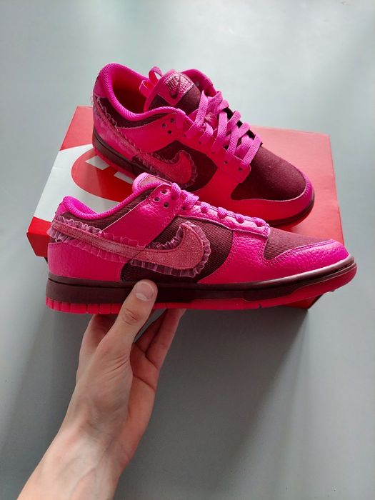 Nike Dunk Low Valentine's Day (2022)