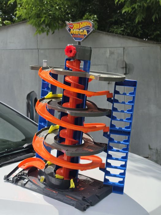 HotWheels Mega Garage