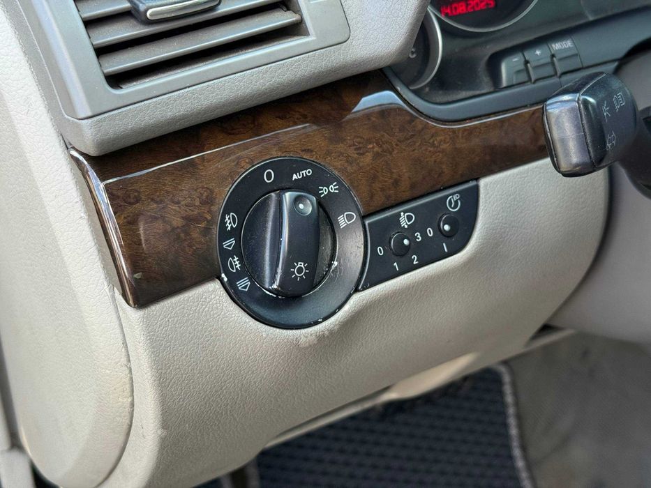 AvtoReal  Audi A4 B7 2005