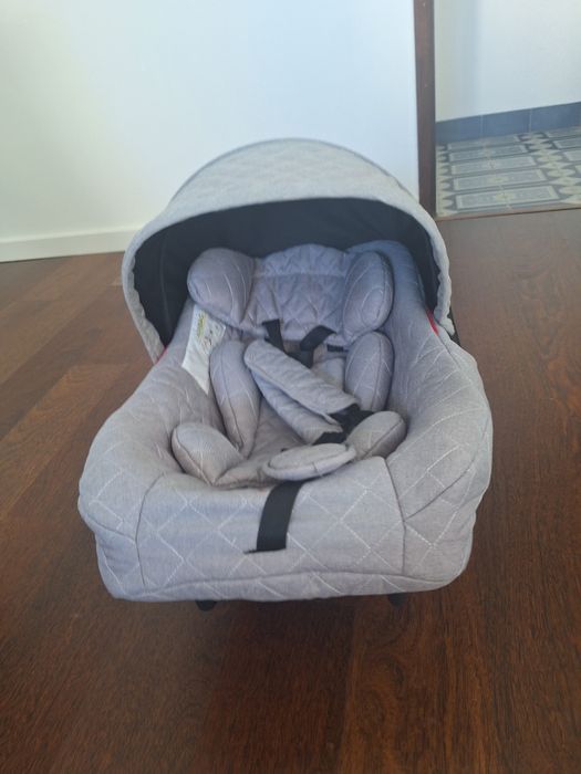 Carrinho de bebé junto com ovo, protecção da chuva e bolsa