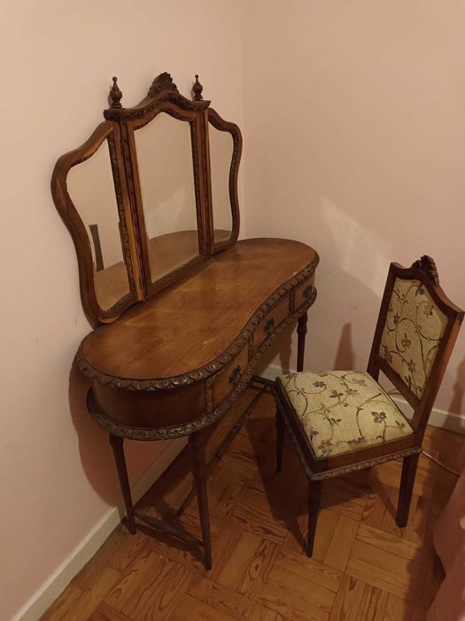 Toucador Antigo com cadeira