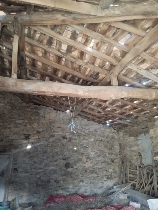 Casa de arrumos em pedra