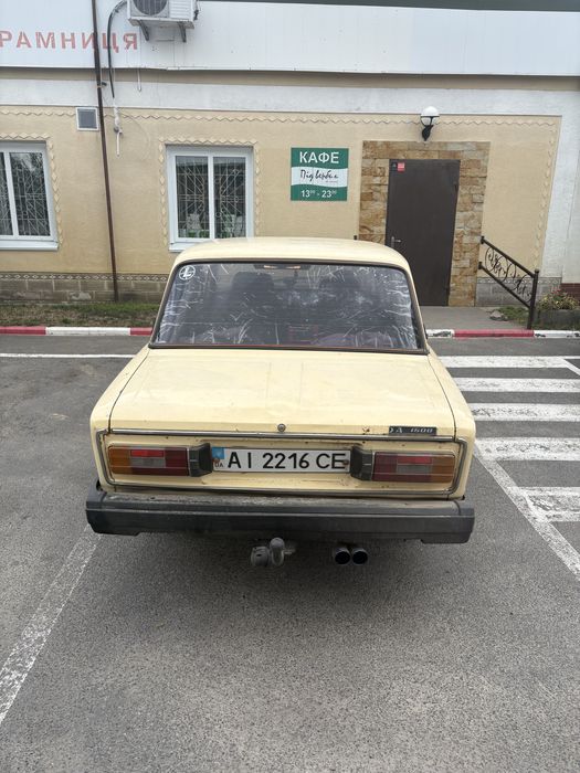 Авто  Ваз 2106 на повному ходу