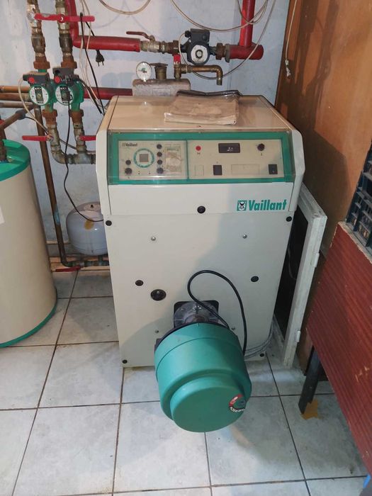 Vaillant kocioł olejowy 17-22kW, zbiorniki 2x1000 litrów na olej.