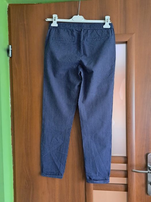 Cienkie granatowe spodnie damskie w paski rozmiar XS