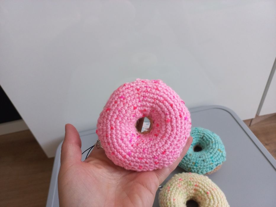Zawieszki pączki szydełko