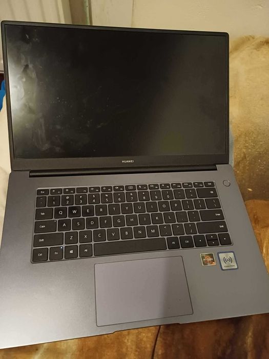 Laptop huawei Mate book D15