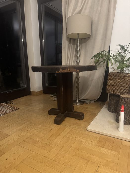 Piekny drewniany stół do renowacji
