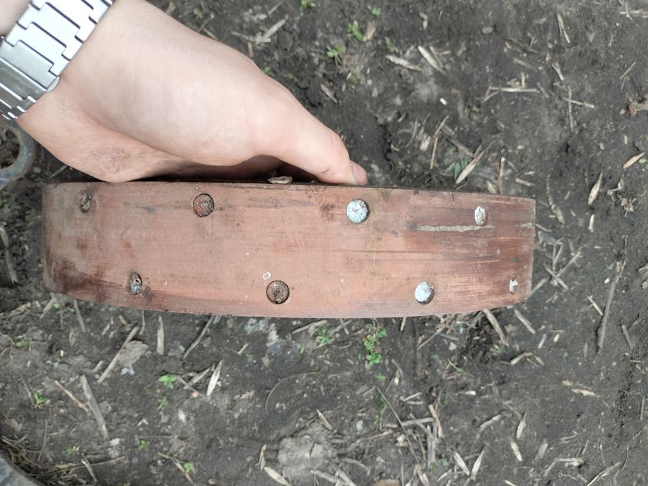 Продам тормозные колодки на прицеп 2птс4