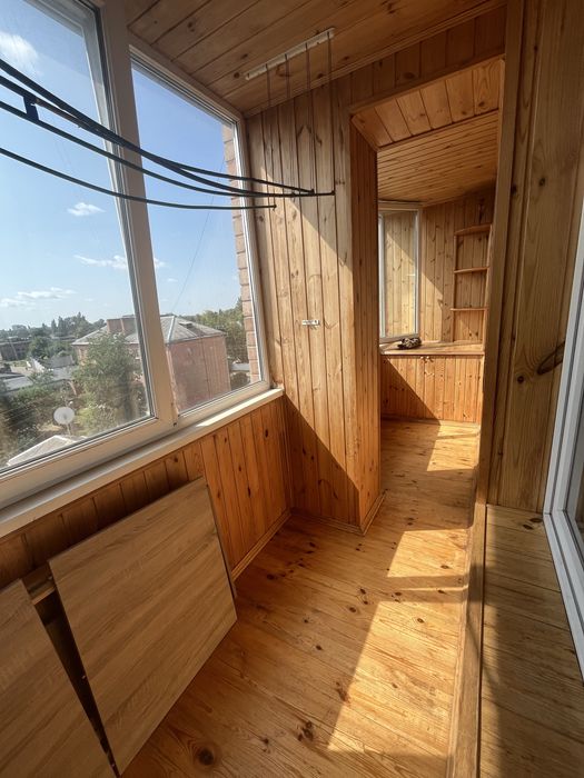 Продам 4-х кімнатну квартив , 80м2 в цегляному будинку по пр-т Миру