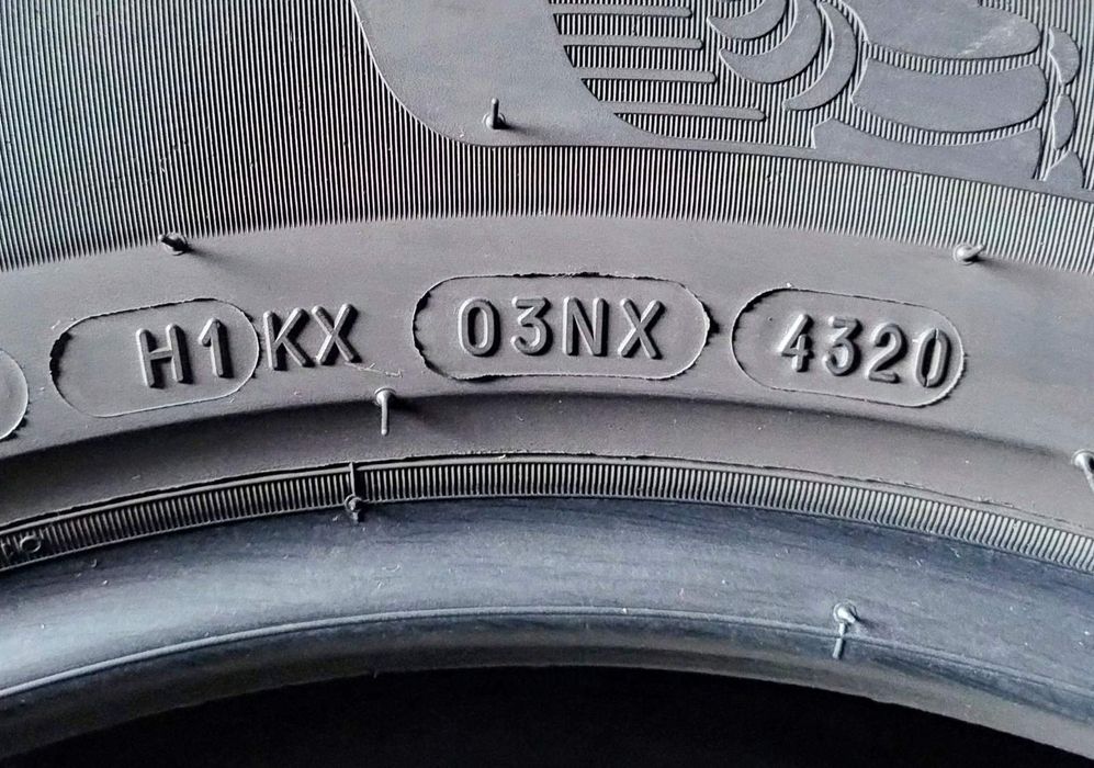 Шини літні R17 215/60 Michelin Primacy 4