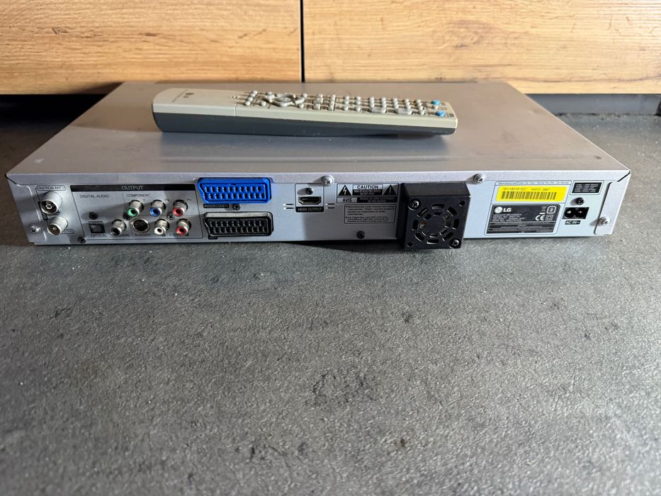 Nagrywarka LG RH277H z dyskiem 160GB i pilotem