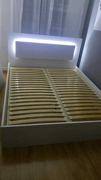 Łóżko z materacem 160/200