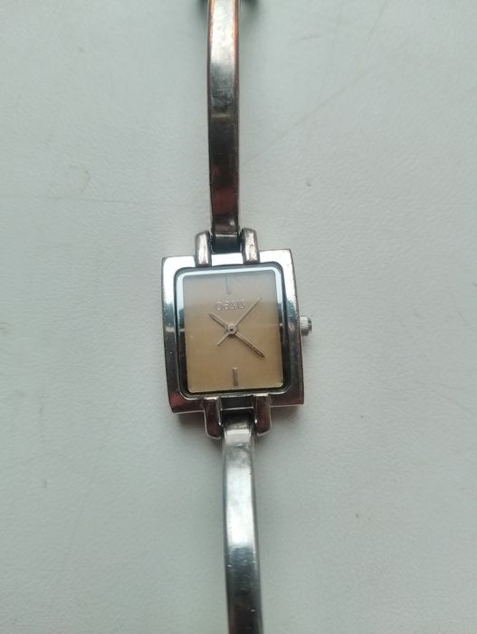 Часы женские oasis