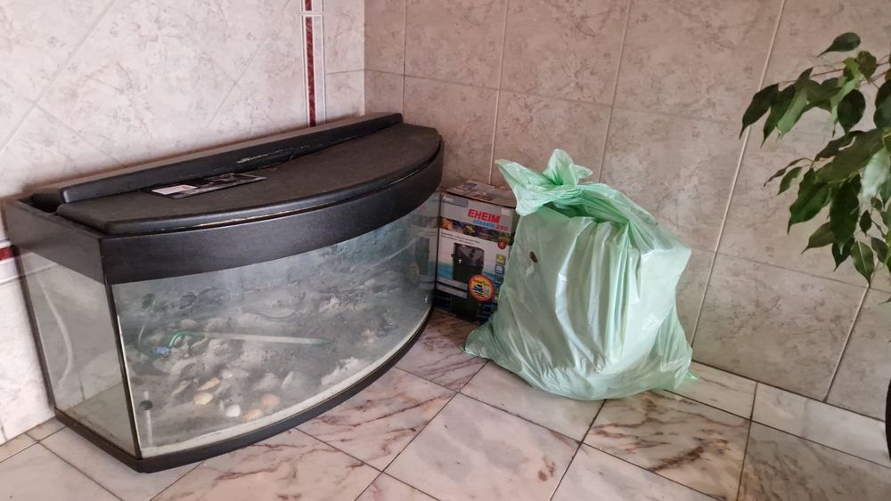 Aquário e bomba de água