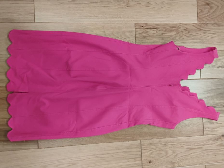 Sukienka By La La  różowa, z falowanym