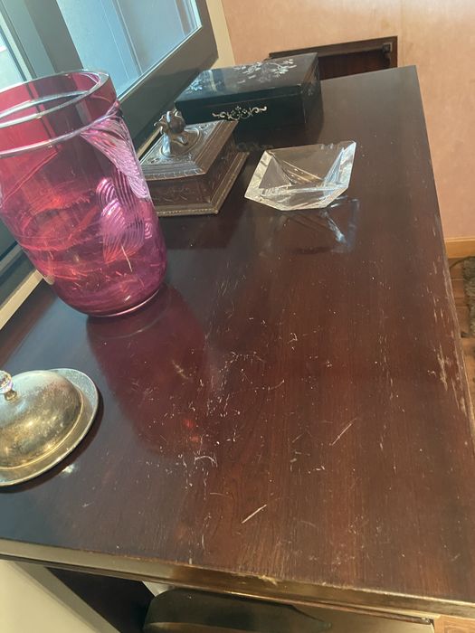 Vendo mesa de apoio e mobilia de quarto