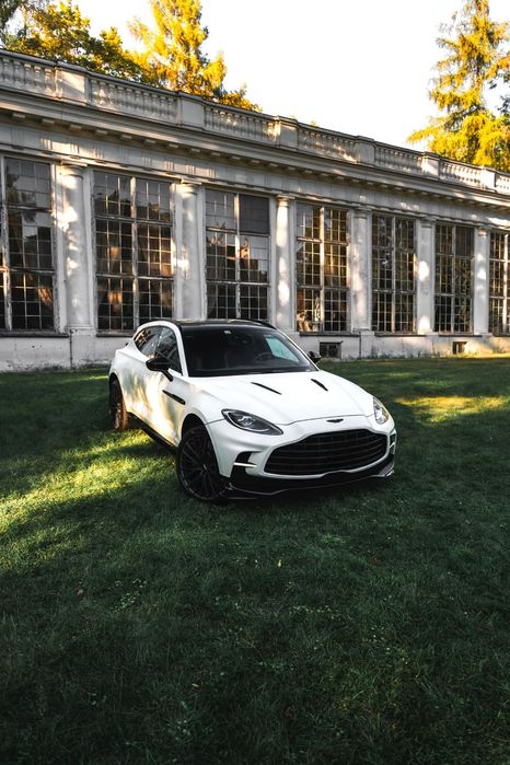 Aston Martin DBX707