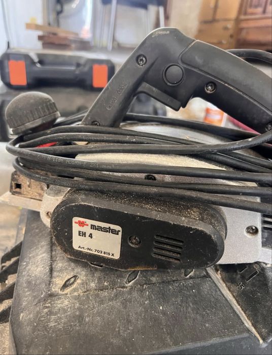 Plaina elétrica Würth Master EH 4 com mala