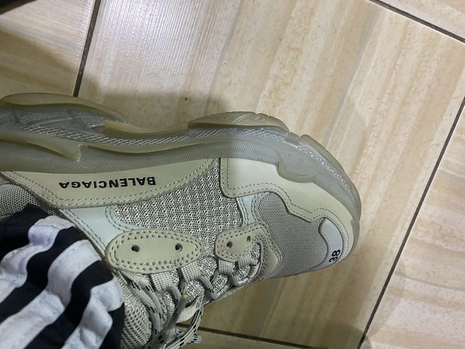 Продам кроссовки Balenciaga